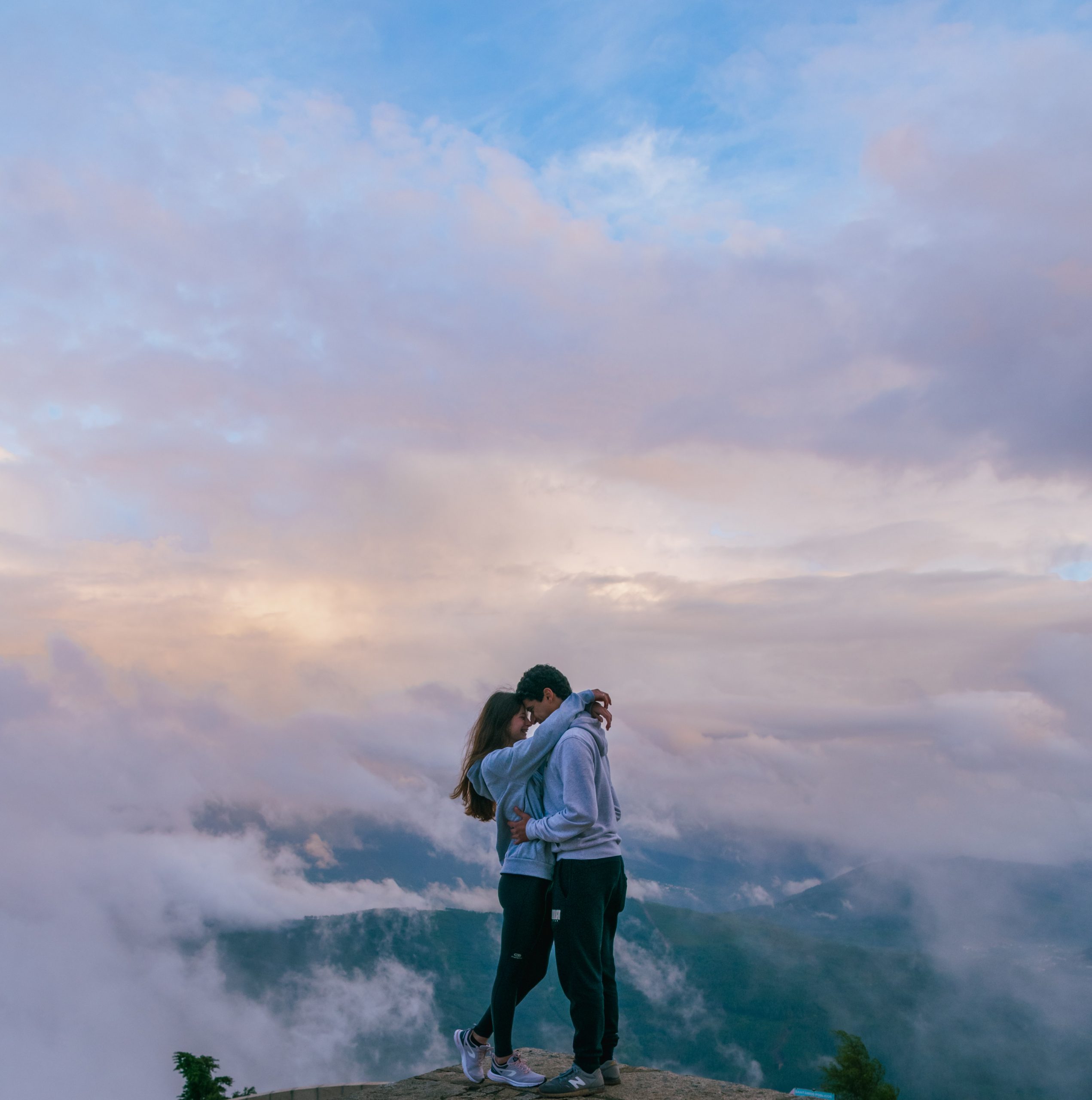 Olá, nós somos o Fábio e a Ioana!