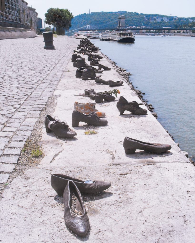 Budapeste Sapatos nas margens do Danúbio
